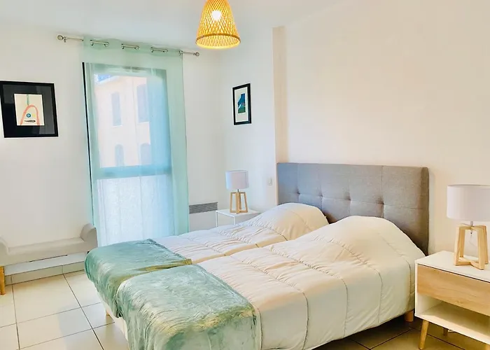 Appartement 2 Chambres Avec Balcon Et Parking